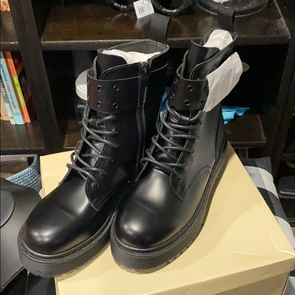 Ankle combat boots